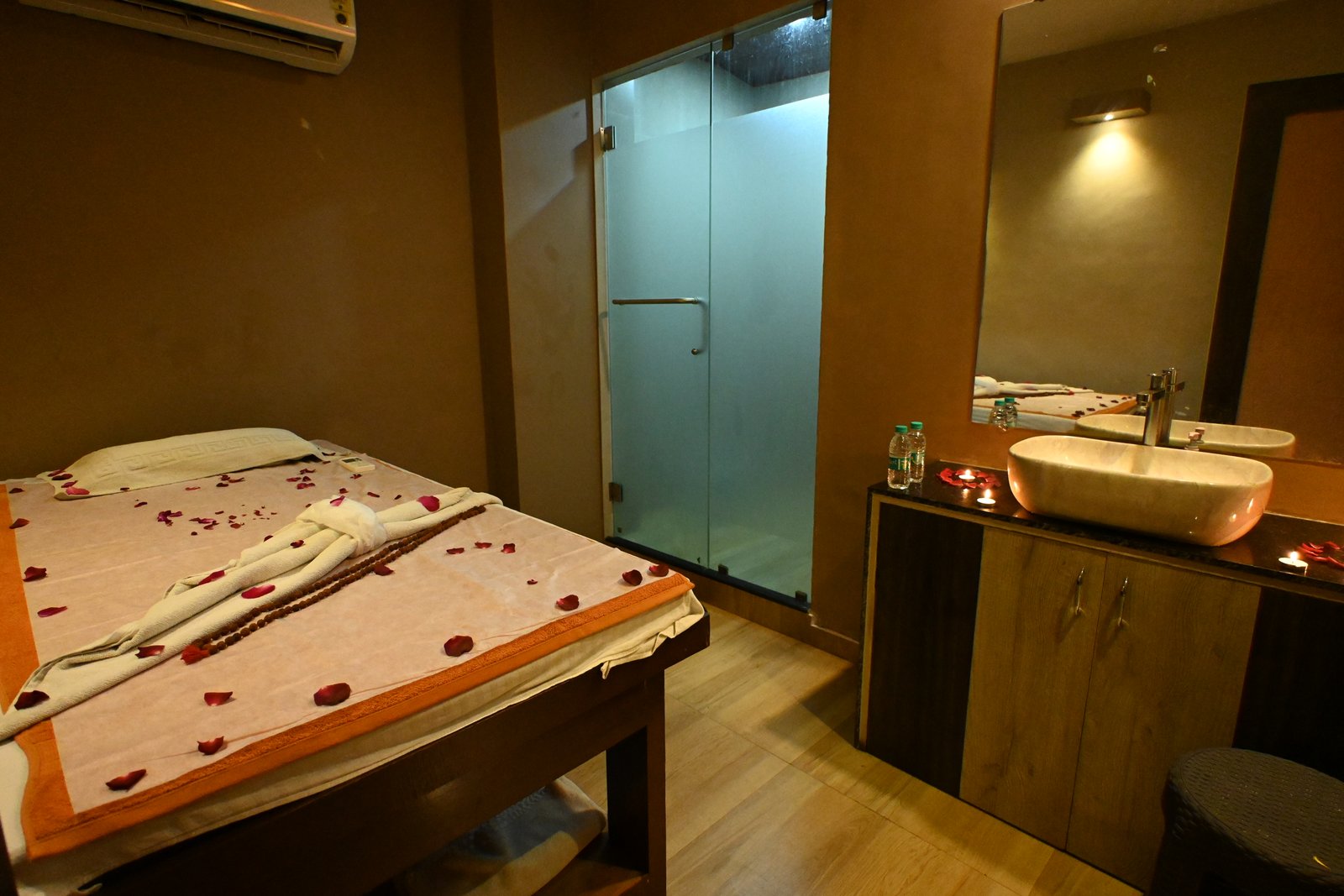 Comfortable spa ambience at Royal Oak Spa Thane