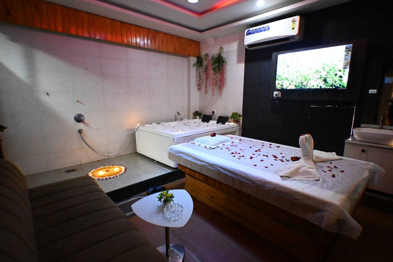 Peaceful wellness space at Royal Oak Spa Thane in Thane West