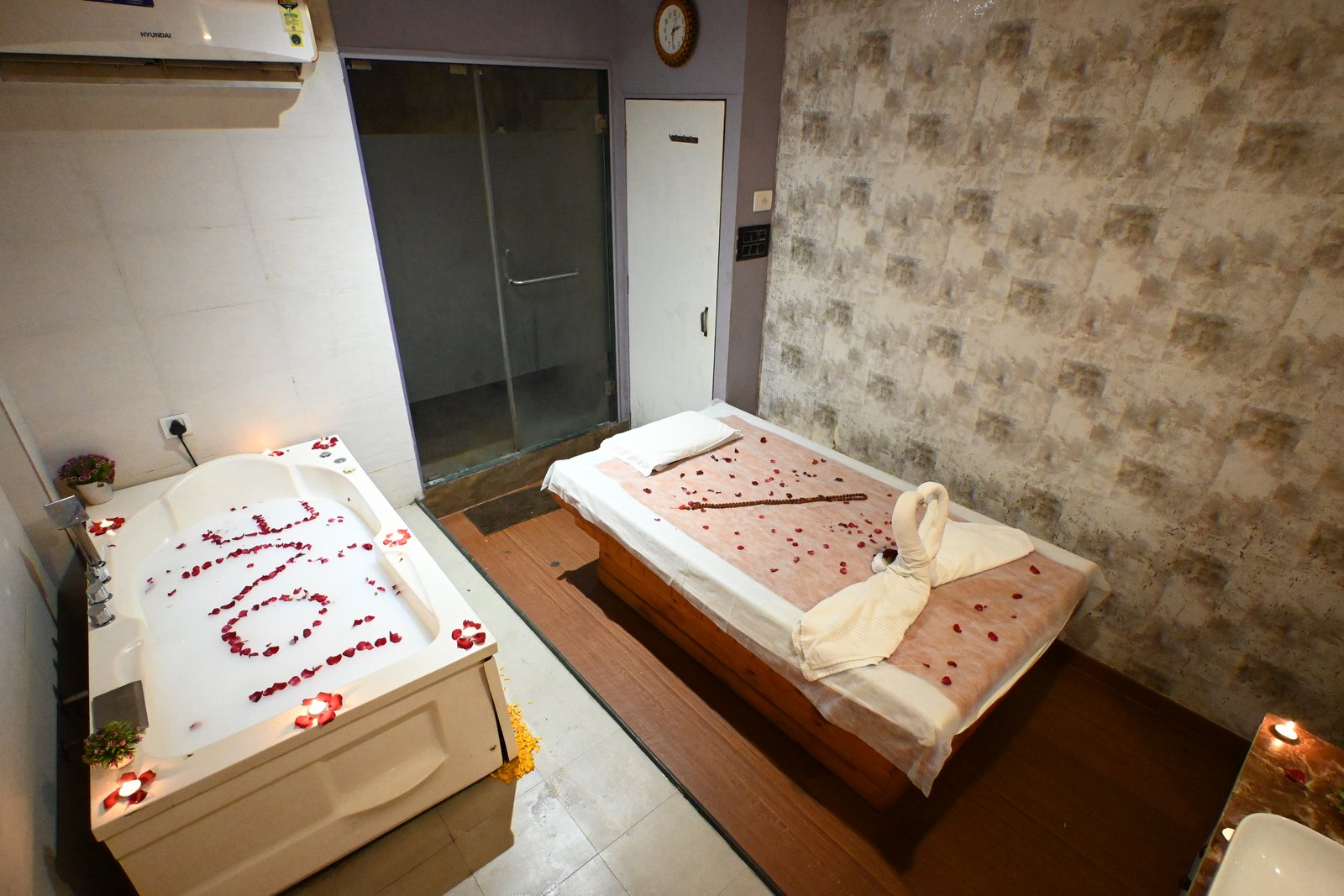Royal Oak Spa Thane wellness environment